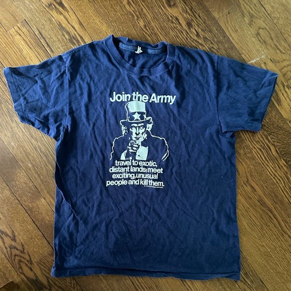 Vintage 1970s Anti War T Shirt “Join the Army Travel To Exotic Distant Lands” LG - Picture 6 of 9